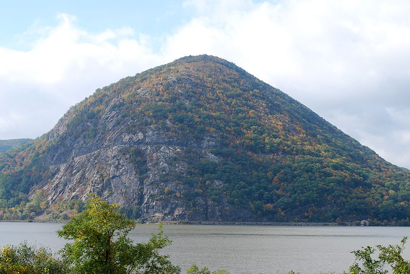 File:Storm King Mountain Looking West from across the Hudson River at the base of Breakneck Ridge.JPG