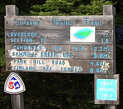 Знак Superior Hiking Trail cropped.jpg