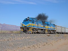 Dieselové lokomotivy společnosti TransNamib v čele vlaku jižně od Keetmanshoopu