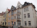 Mietshaus (mit drei Eingängen)