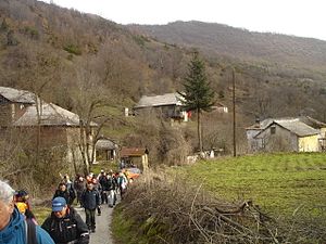 Група планинари на минување низ Големо Илино