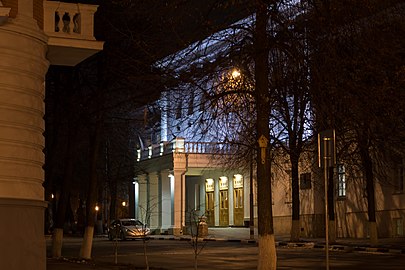 Здание в настоящее время — вид ночью (2014)