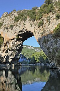 pohledy na Pont d'Arc