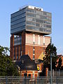 Der Narva-Turm in Berlin (1909 erbaut, nach Glasaufbau im Jahr 2000 heute 63 m hoch). Je nach Definition gilt er oder der Bau 15 in Jena als erstes deutsches Hochhaus.