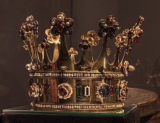 La couronne de Marguerite d'York, dernière épouse de Charles le Téméraire, duc de Bourgogne. (définition réelle 3 538 × 2 734)