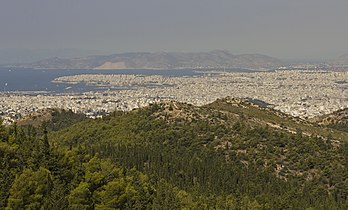 Vue de l'agglomération d'Athènes, des hauteurs de Kaisariani. (définition réelle 4 251 × 2 583)