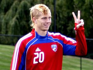 Brek Shea peace sign (cropped).jpg