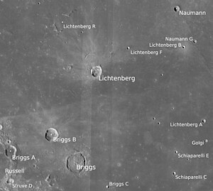 Lichtenberg und Briggs mit Nebenkratern (LROC-WAC)