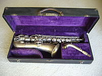 A straight-necked Conn C melody saxophone (Conn New Wonder Series 1)[52] with a serial number that dates manufacture to 1922