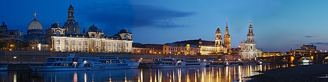 Altstadt-Panorama bei Nacht