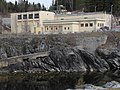 Embretsfoss 3 til venstre, 2 til høyre