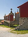 Traditionelle Kornspeicher (Espigueiros) im Kreis Terras de Bouro