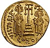Reverso de um soldo de Constantino IV, descrevendo Tibério (direita) e seu irmão Heráclio (esquerda).
