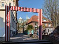 Das Kunstwerk von Daniel Buren der Skulptur Projekte aus dem Jahr 1987 markiert den Eingang zur Domburg.