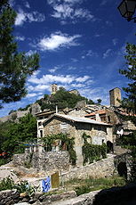 Setembre (1): El poble de Montanyana (Ribagorça, Franja de Ponent) amb l'església de la Mare de Déu de Baldós al fons