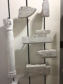 Colonnina e frammenti di epigrafi dalla chiesa (VII- VIII secolo), Musei Civici..