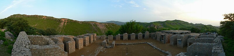 File:Panorama at Jaulian - Ancient Buddhist Monastery - Taxila, Pakistan - 566-31.JPG