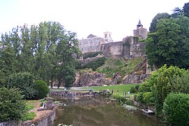 Remparts de la citadelle depuis la ville basse.