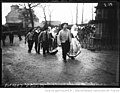 Costume de Plougastel lors d'une procession en 1910.