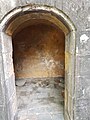 Porte d'un des sous-sols de la maison coloniale de santé.