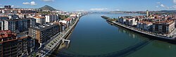 Solda Portugalete ve sağda Las Arenas.