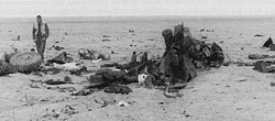 Разбросанные по большой площади обломки LAV-25, уничтоженного во время операции «Буря в пустыне» в результате «дружественного» огня — прямого попадания ПТУР «ТOW», выпущенной с другого LAV-25 и последующей детонации боекомплекта.