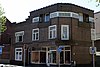 Winkel-woonhuis in een bouwstijl met elementen van de Amsterdamse School-stijl
