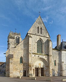 Photo d'une église ancienne de style gothique.