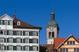 Gemeindehaus und Kirche