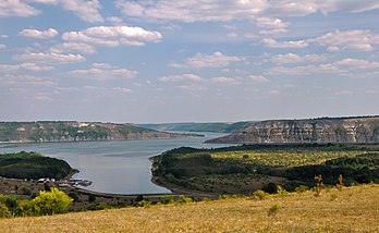 Réservoir formé par le Dniestr entre Khotyn et Mohyliv-Podilsky, dans le parc national ukrainien de Podilski Tovtry. (définition réelle 4 288 × 2 638)