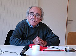 Жан Бодрияр през 2004 г.