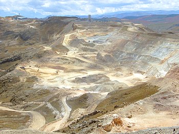 Gold-mine "Yanacocha" bei/ near Caja...