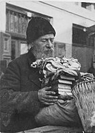 Un marchand juif sur la place du marché