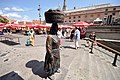 Estatua junto al mercado.