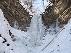 Водоспад взимку