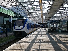 Zaandam, Zug der NS-Baureihe SLT am Bahnhof Zaandam