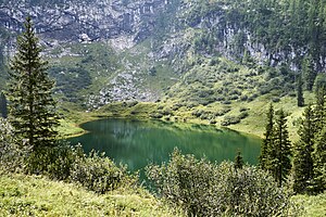 27. Platz: Watzmann mit Der Grünsee im Steinernen Meer ist ein Karstsee im Nationalpark Berchtesgaden.