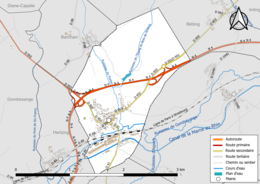 Carte en couleur présentant le réseau hydrographique de la commune