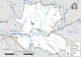 Carte en couleur présentant le réseau hydrographique de la commune