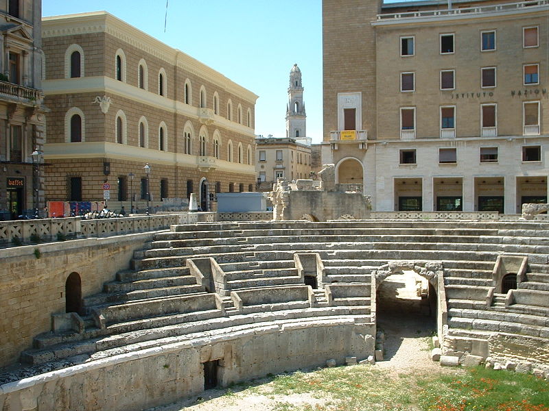 800px Anfiteatro romano Lecce