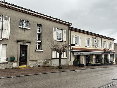 Maison d'habitation et commerce sur l'avenue principale.