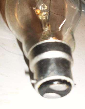 English: BC base of an incandescent lamp