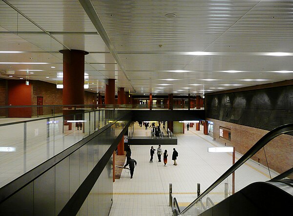 600px-Bashamichi_Station_concourse.jpg