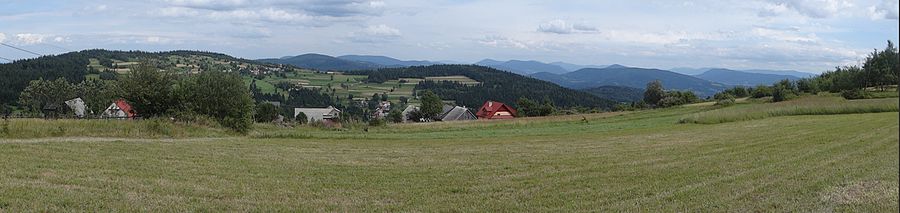 Widok na Bogdanówkę z przełęczy Koskowa Góra – Parszywka