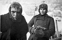 Red Army soldier marches a German soldier into captivity after the victory at the Battle of Stalingrad Bundesarchiv Bild 183-E0406-0022-011, Russland, deutscher Kriegsgefangener.jpg