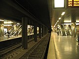 Heinrich-Heine Allee駅はシュタットバーンの全系統が停車するターミナル駅である（2008年撮影）