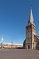Duiven, Kirche (die Remigiuskerk) mit Skupltur (Vogelvlucht - Flug der Vögel) von Bas Lugthart en Maree Blok