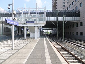 Франкфурт-на-Майне- Bahnhof Messe- auf Bahnsteig zu Gleis 2- Richtung Frankfurt (Main) Hauptbahnhof 20.5.2012.JPG
