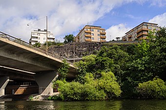 Fredhällsbron med Fredhällsklippan.