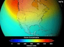 Анимация, показывающая цветное представление распределения озона по годам над Северной Америкой в ​​6 шагов. Он начинается с большого количества озона, но к 2060 году он полностью исчезнет.